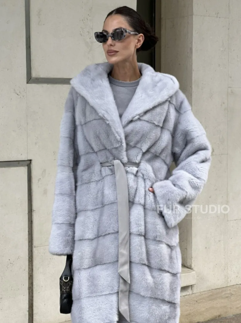 Эффектное пальто - шуба с капюшоном из меха голубой норки - фото 0