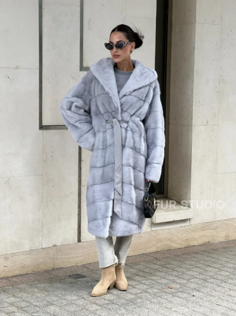 Эффектное пальто - шуба с капюшоном из меха голубой норки - фото 12