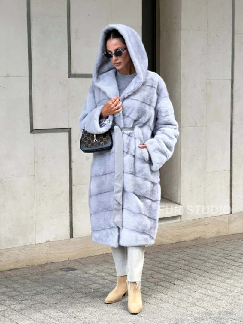 Эффектное пальто - шуба с капюшоном из меха голубой норки - фото 7