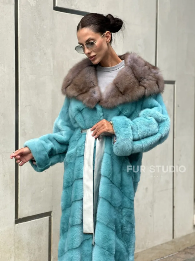 Удлиненная норковая шуба с капюшоном из меха куницы - цвет Тиффани - фото 1