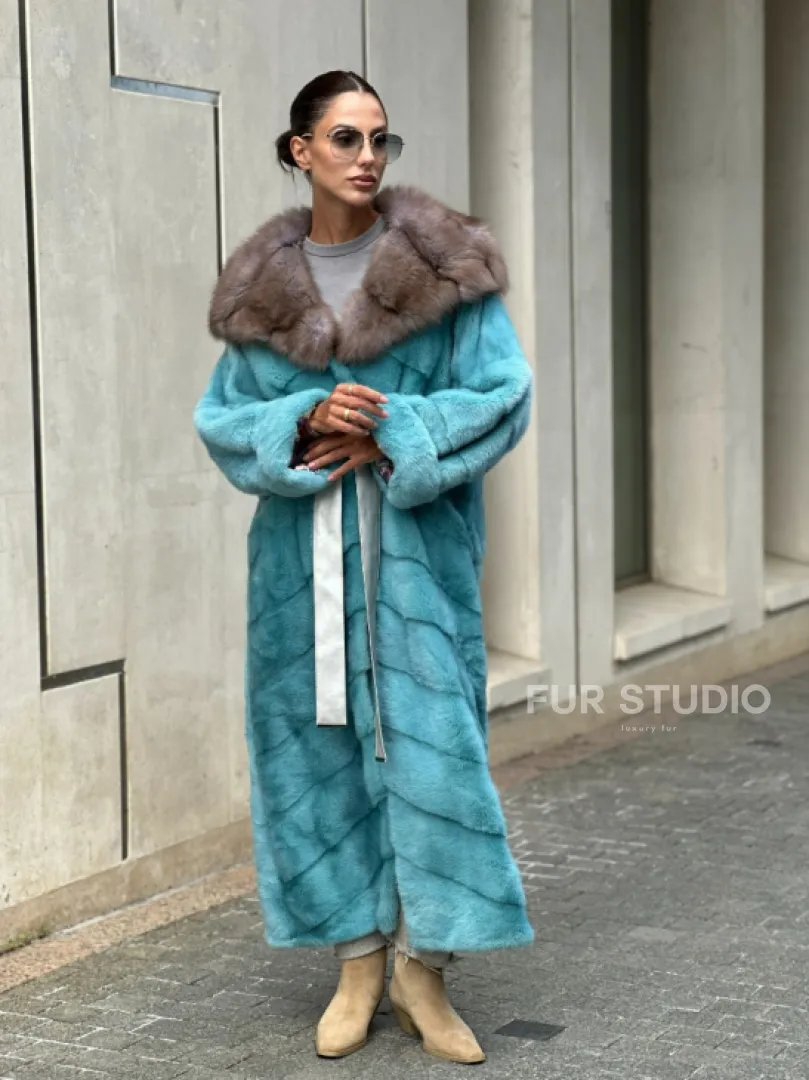 Удлиненная норковая шуба с капюшоном из меха куницы - цвет Тиффани - фото 10