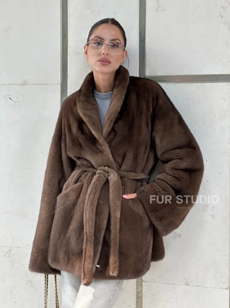 Шуба из меха Saga Furs в винтажном стиле средней длины - фото 0