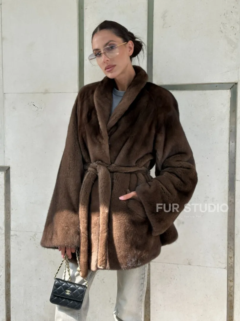 Шуба из меха Saga Furs в винтажном стиле средней длины - фото 8