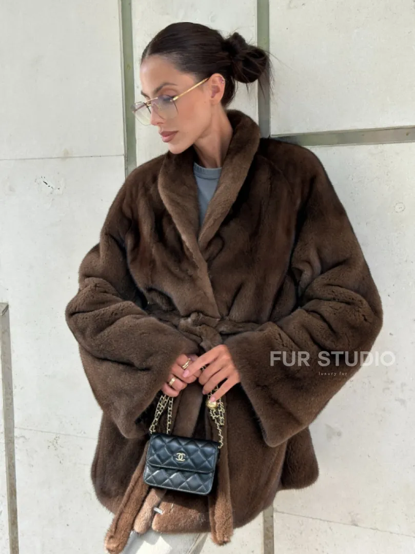 Шуба из меха Saga Furs в винтажном стиле средней длины - фото 1