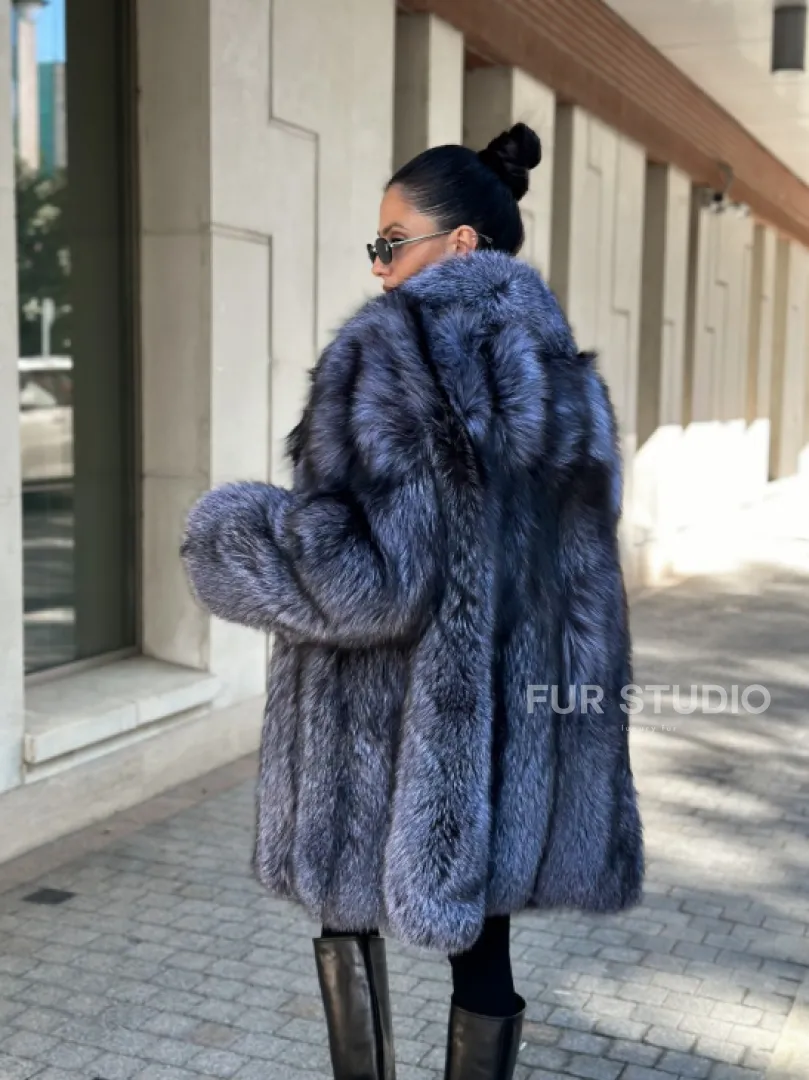 Удлиненная шуба из чернобурой лисы - фото 3