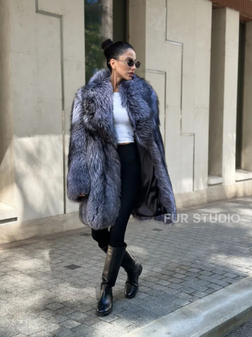 Удлиненная шуба из чернобурой лисы - фото 9