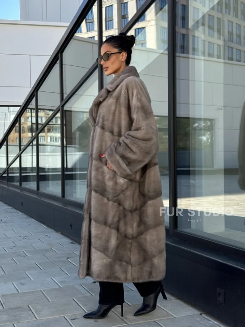 Шуба из меха норки в стиле «Oversize» - цвет сильвер - фото 13