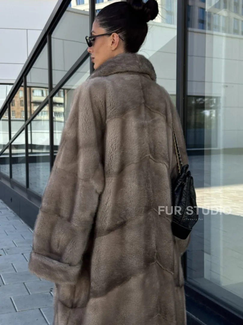 Шуба из меха норки в стиле «Oversize» - цвет сильвер - фото 4