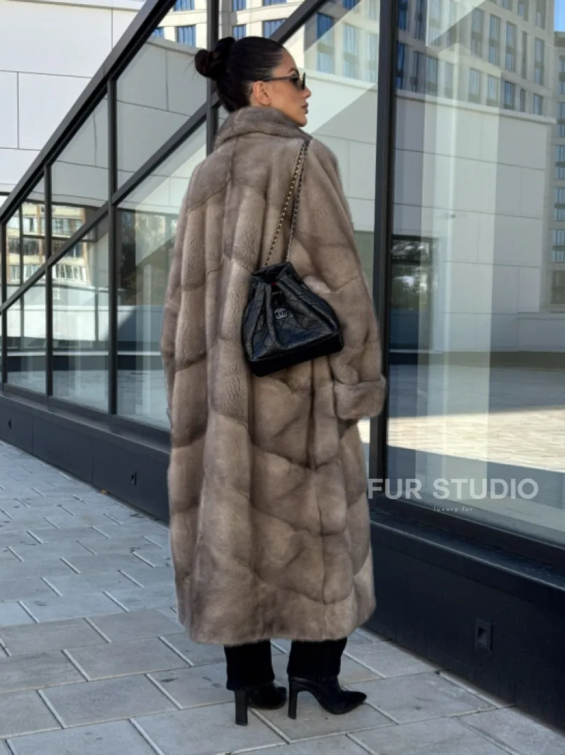 Шуба из меха норки в стиле «Oversize» - цвет сильвер - фото 6