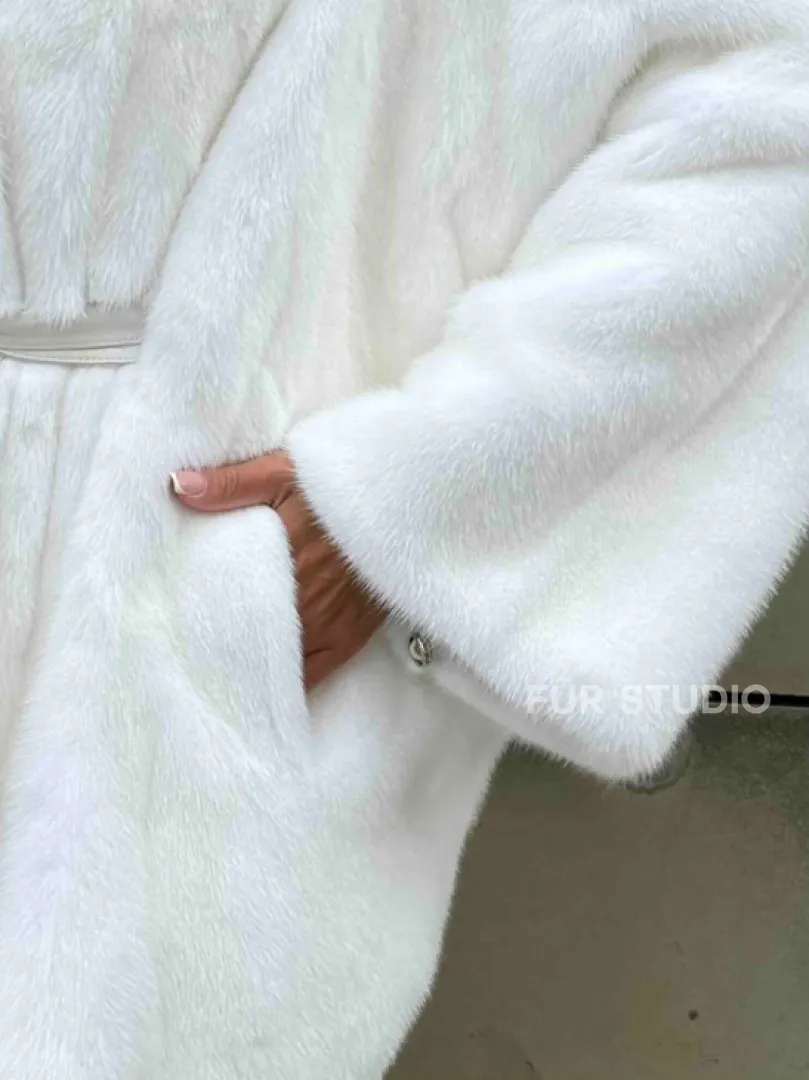 Белая шуба из норки SAGA летучая мышь английский ворот - фото 1