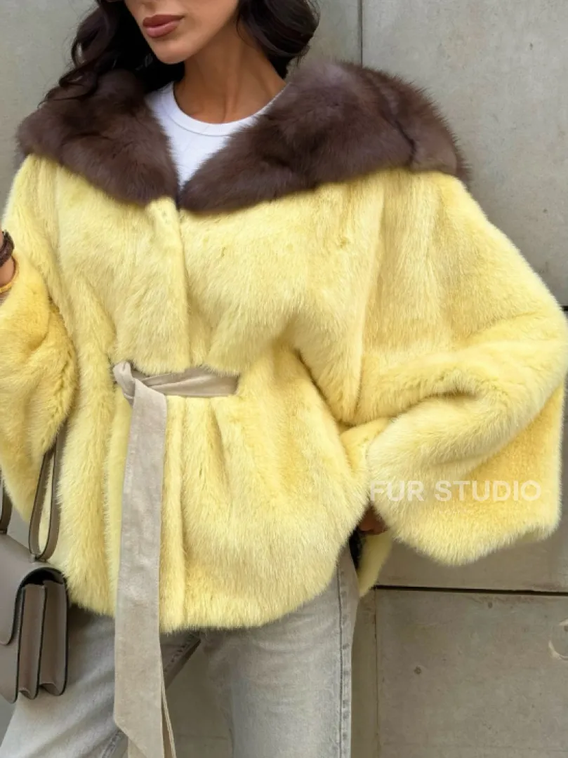 Женское норковое пончо с капюшоном из меха куницы - фото 4