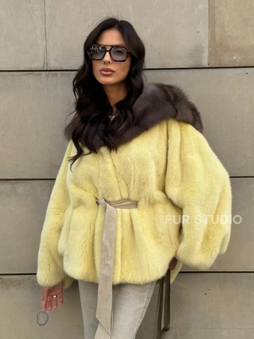 Женское норковое пончо с капюшоном из меха куницы - фото 10