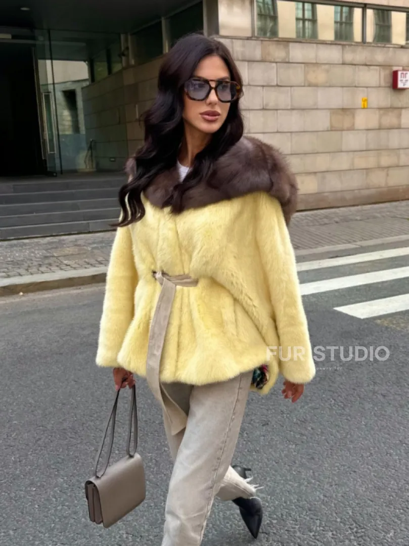 Женское норковое пончо с капюшоном из меха куницы - фото 11