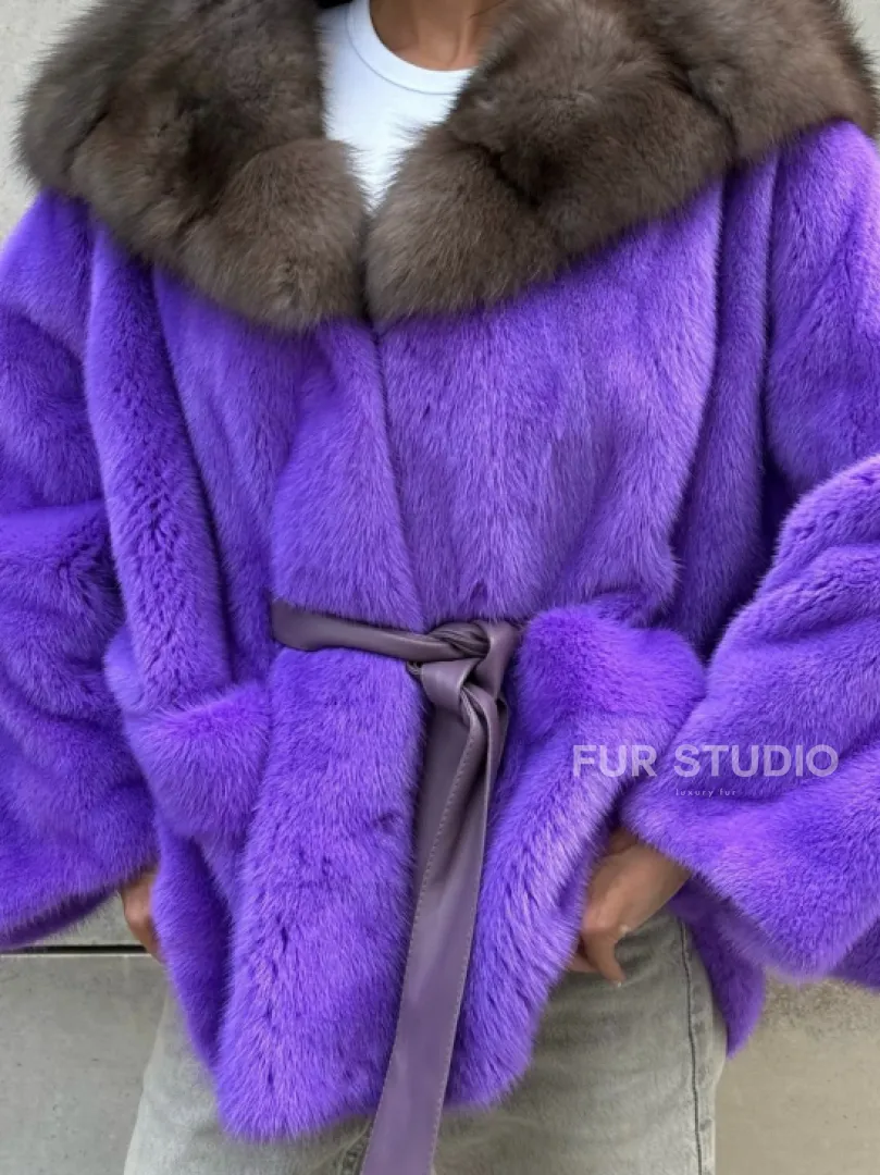 Шуба из норки Violet с капюшоном из меха куницы