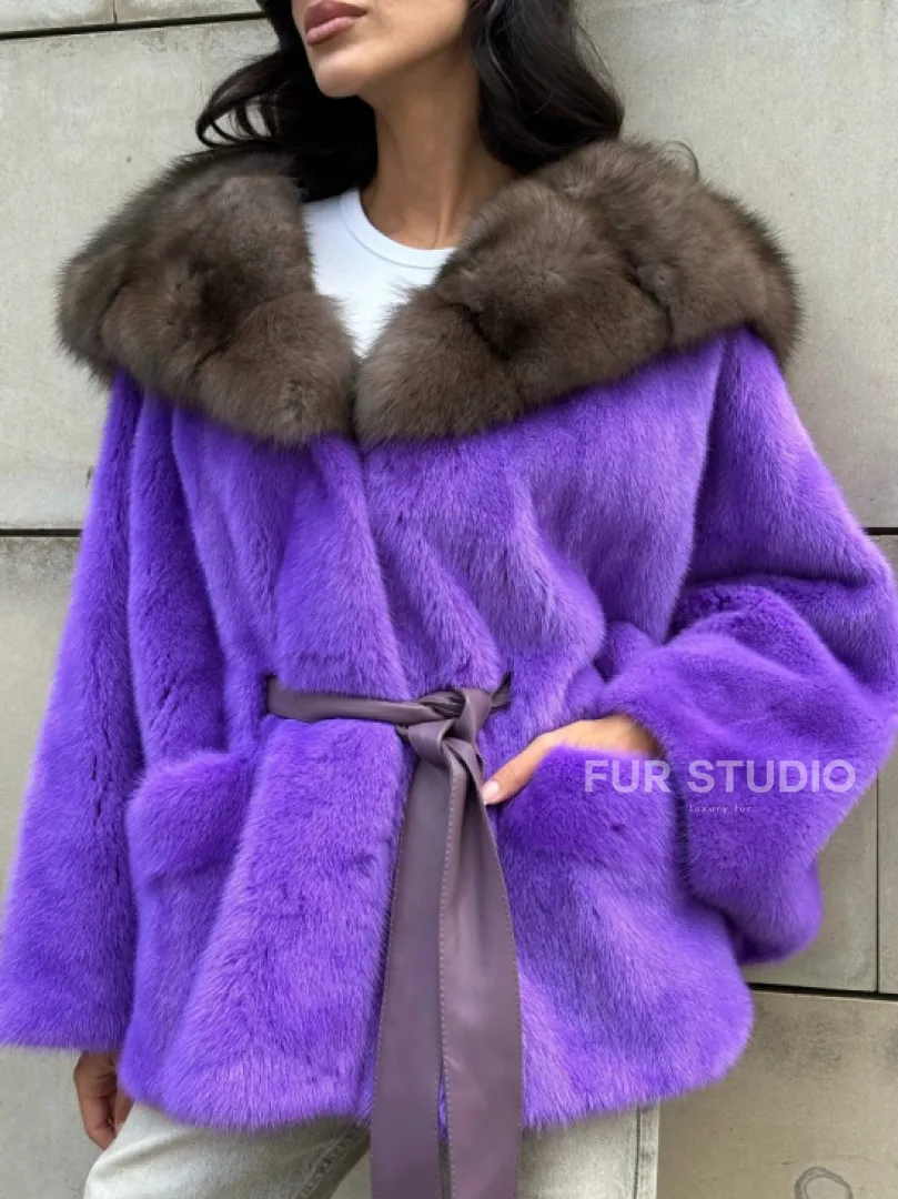 Шуба из норки Violet с капюшоном из меха куницы