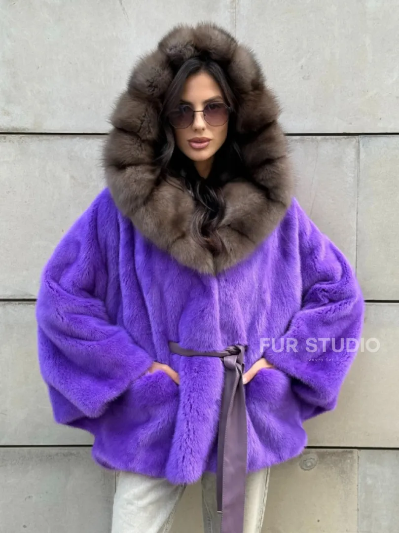Шуба из норки Violet с капюшоном из меха куницы