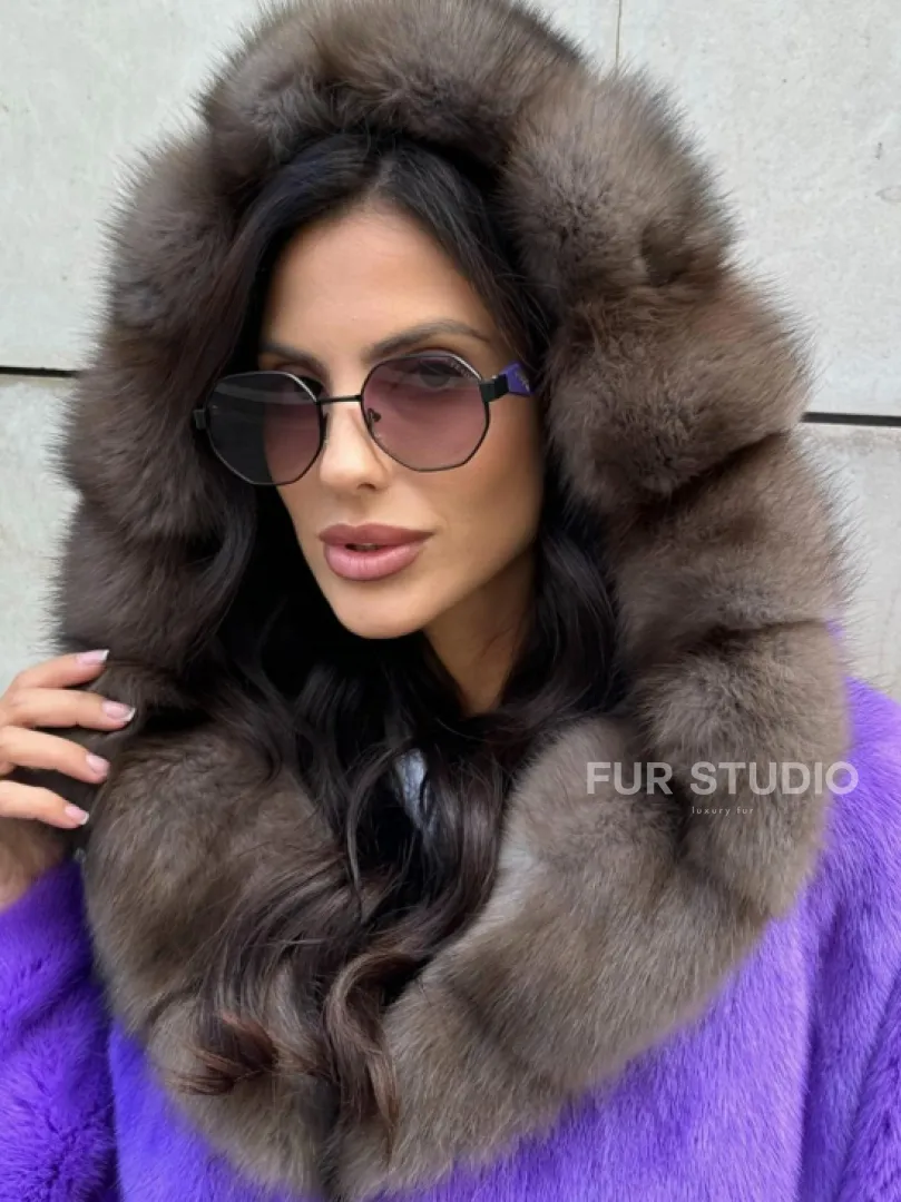 Шуба из норки Violet с капюшоном из меха куницы