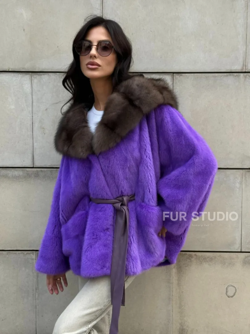 Шуба из норки Violet с капюшоном из меха куницы - фото 11