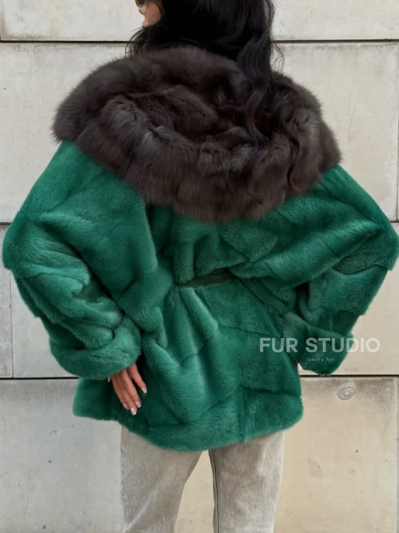 Шуба кимоно из норки с капюшоном из меха куницы - цвет малахит (зеленый) - фото 6