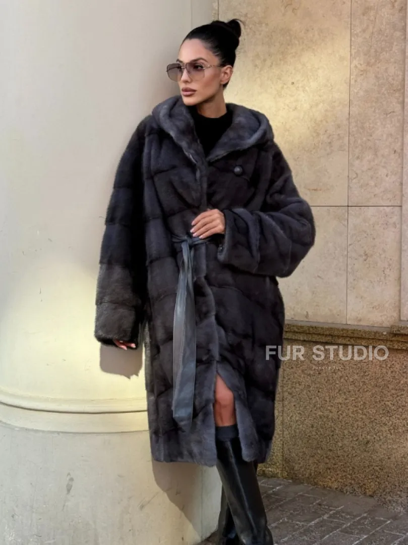 Шуба кимоно из импортной норки с капюшоном в цвете графит - фото 0