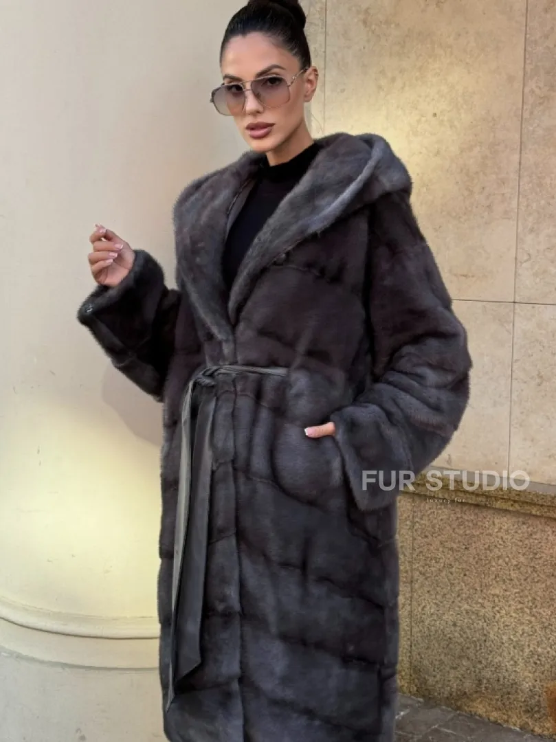Шуба кимоно из импортной норки с капюшоном в цвете графит - фото 3