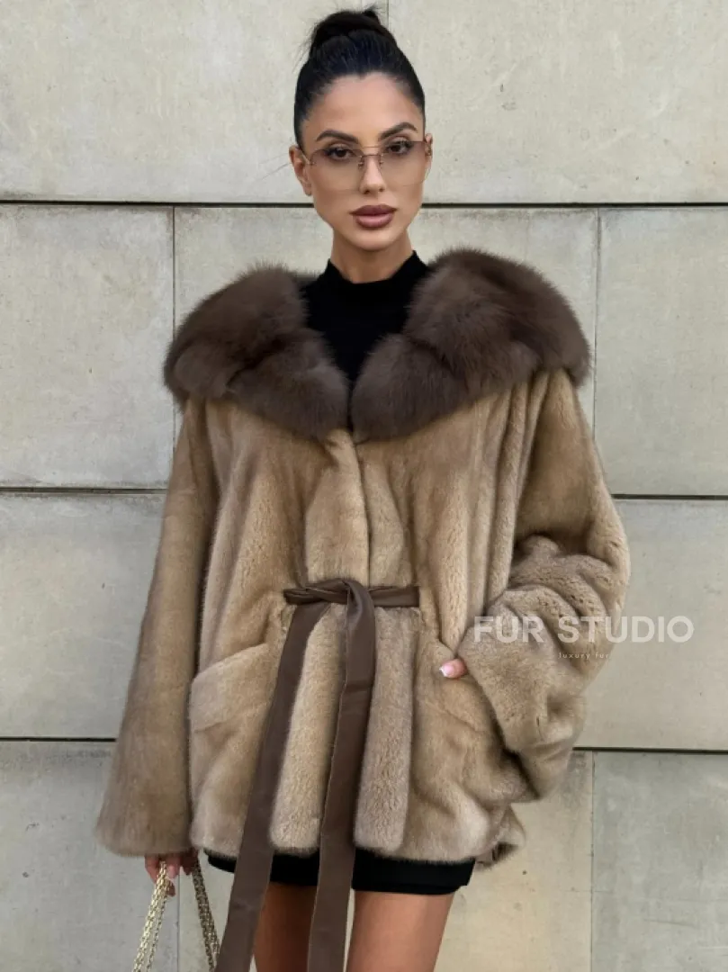 Шуба из аукционного меха норки NAFA MINK с капюшоном из куницы