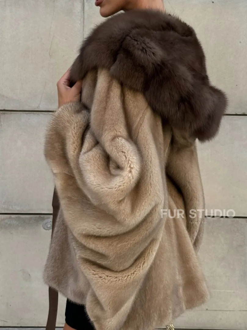 Шуба из аукционного меха норки NAFA MINK с капюшоном из куницы