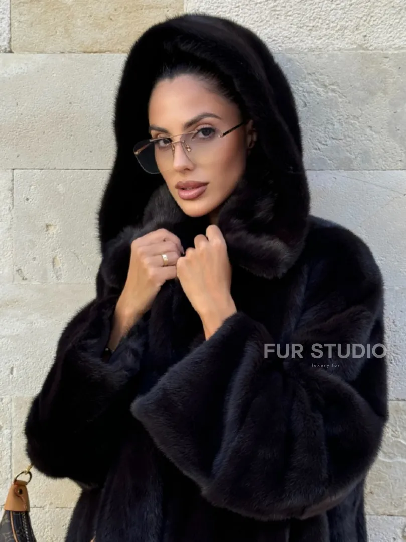 Шуба из аукционной норки с капюшоном роспуск - цвет уголь - фото 4