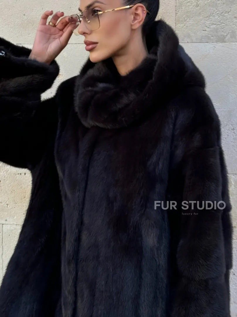 Шуба из аукционной норки с капюшоном роспуск - цвет уголь - фото 2