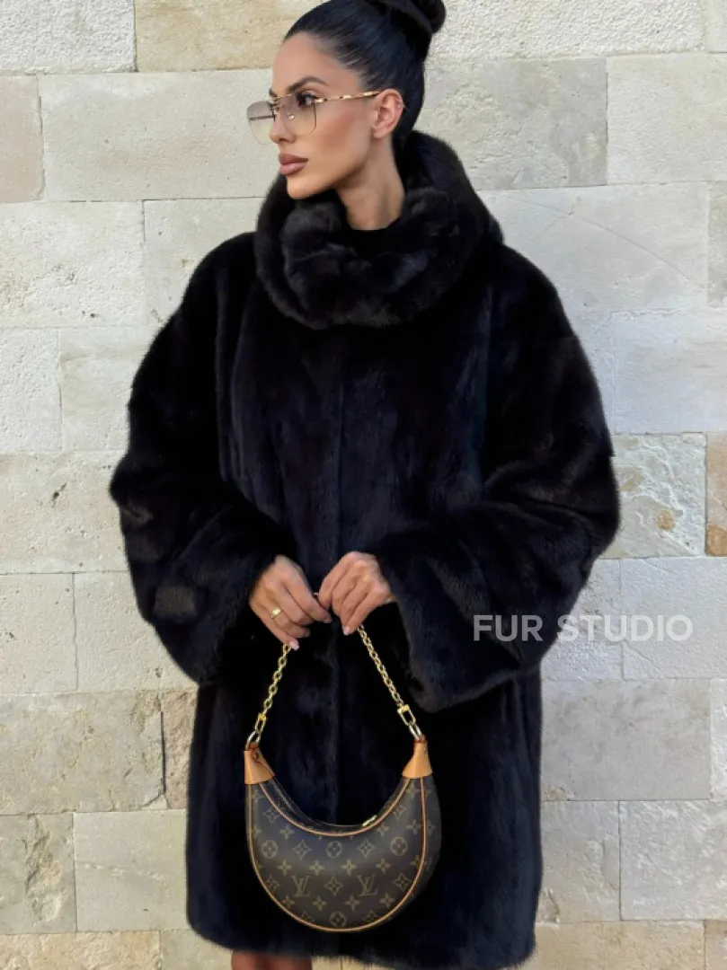 Шуба из аукционной норки с капюшоном роспуск - цвет уголь - фото 8