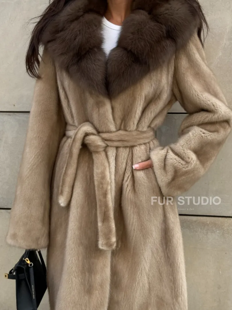 Шуба из норки пастель в технологии роспуск с капюшоном из меха куницы - фото 4