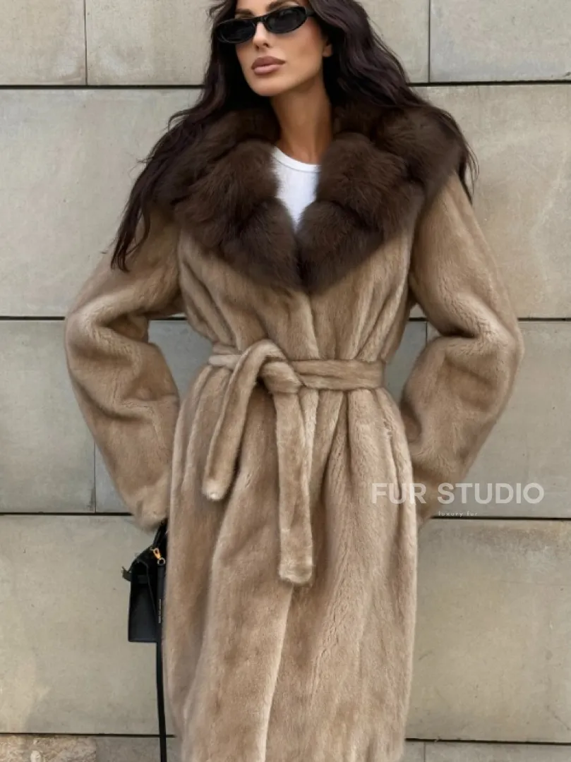 Шуба из норки пастель в технологии роспуск с капюшоном из меха куницы - фото 7