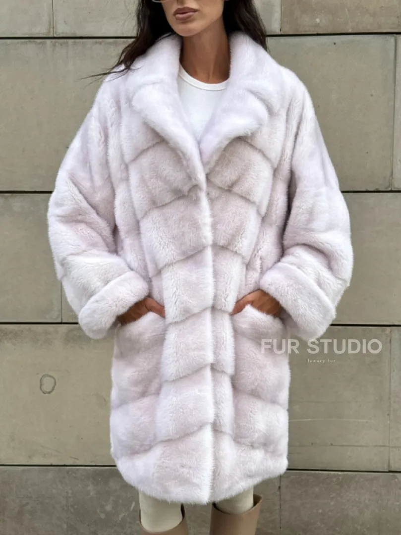 Шуба в диагональной выкладке меха норки с английским воротником - цвет жемчуг - фото 4