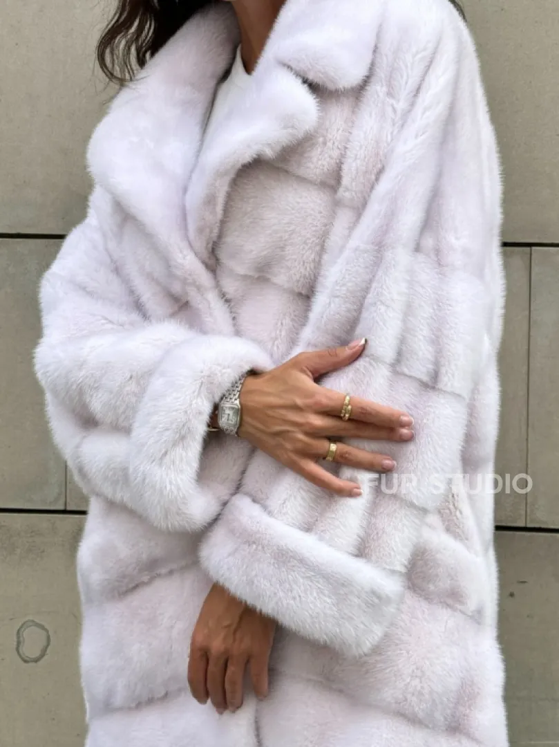 Шуба в диагональной выкладке меха норки с английским воротником - цвет жемчуг - фото 2