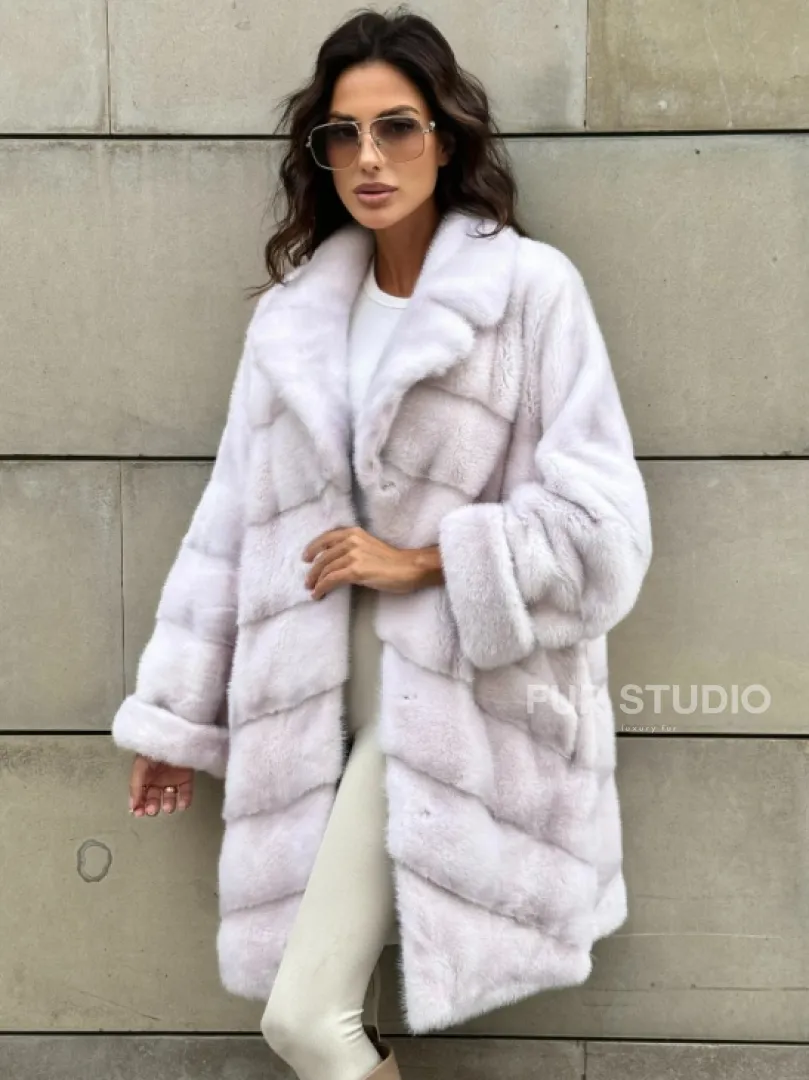 Шуба в диагональной выкладке меха норки с английским воротником - цвет жемчуг - фото 8