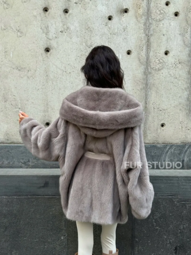 Шуба Oversize из меха цельной норки с капюшоном