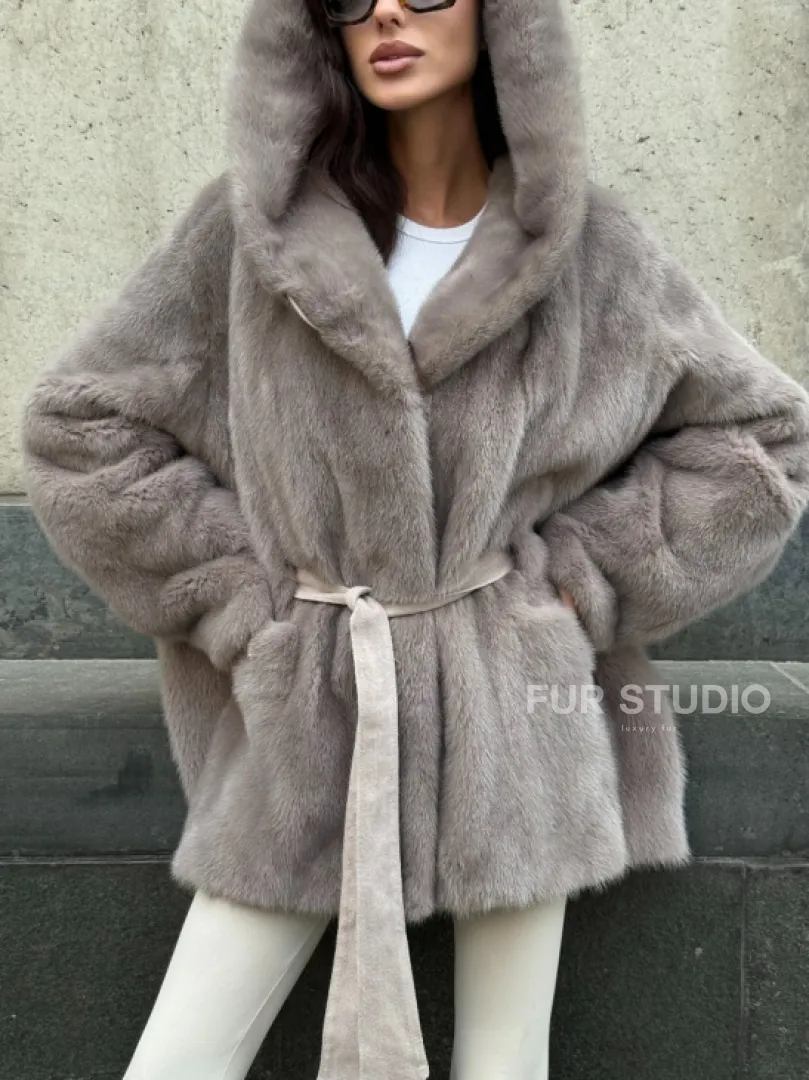 Шуба Oversize из меха цельной норки с капюшоном