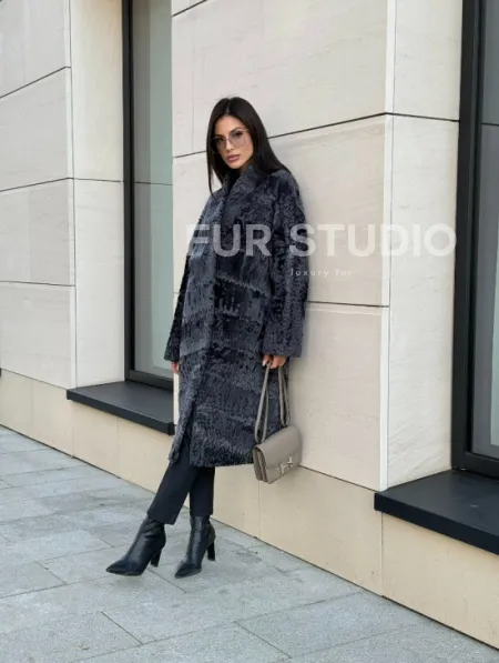 Меховое пальто из каракуля Graphite V-образный воротник - фото 13