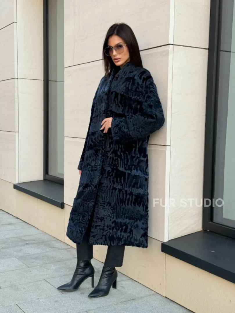 Пальто из меха каракуля с V-образным воротником, цвет Indigo Blue - фото 6