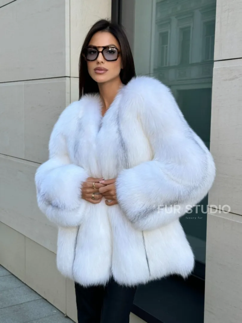 Шуба из меха белой крестовой лисы Vintage style, цельные пластины - фото 0