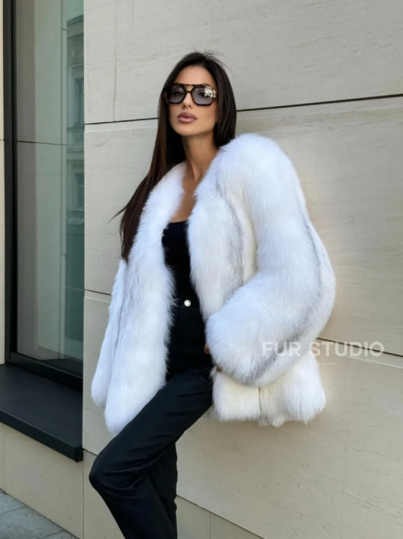 Шуба из меха белой крестовой лисы Vintage style, цельные пластины