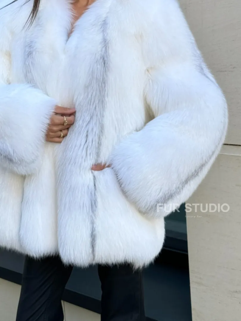 Шуба из меха белой крестовой лисы Vintage style, цельные пластины - фото 1