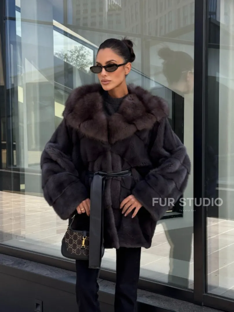 Норковый полушубок с меховым капюшоном из куницы, цвет графит - фото 14