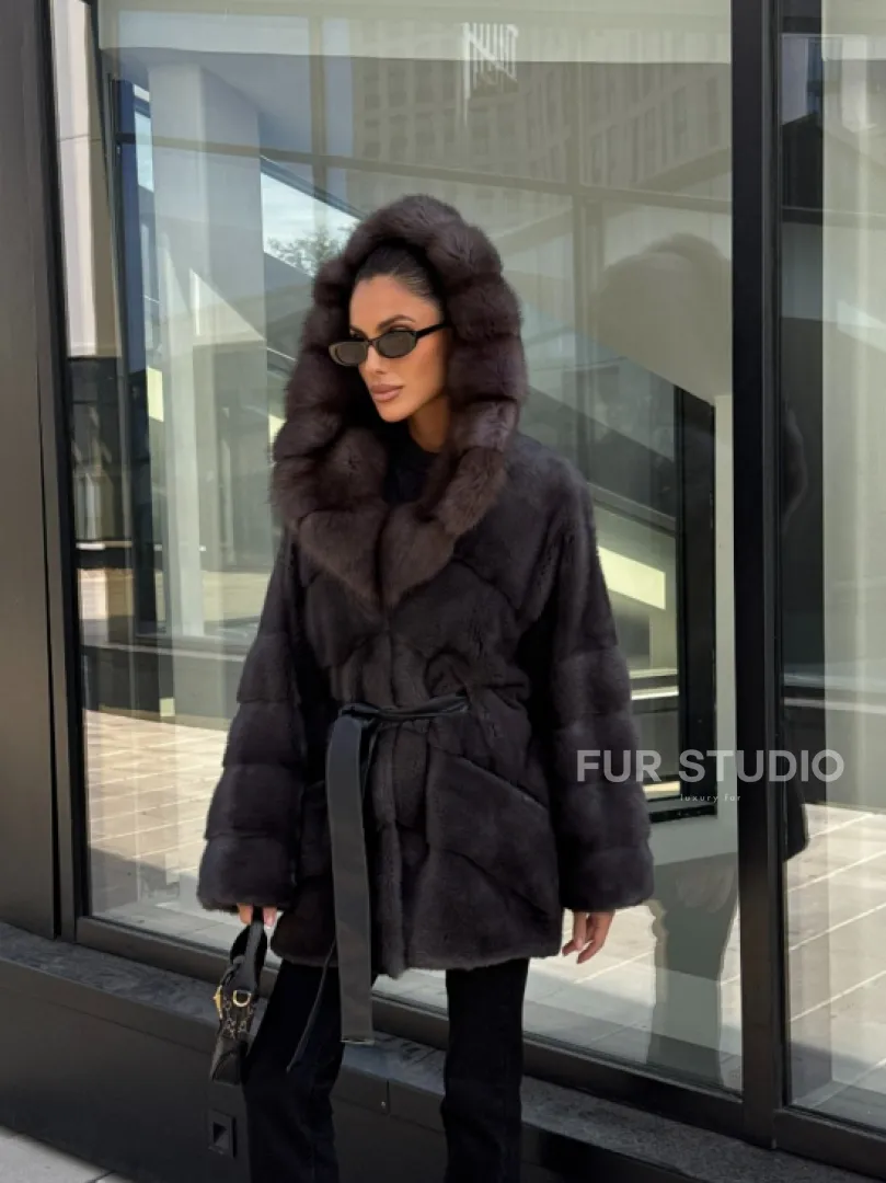 Норковый полушубок с меховым капюшоном из куницы, цвет графит - фото 15