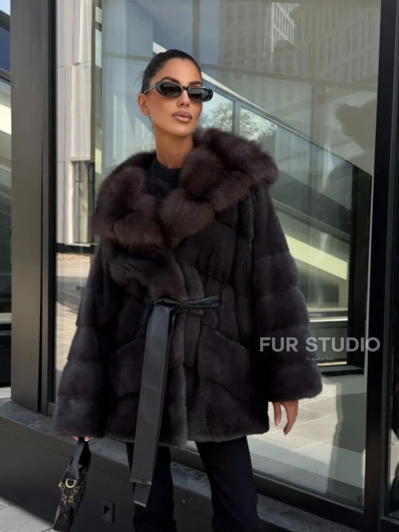 Норковый полушубок с меховым капюшоном из куницы, цвет графит - фото 7