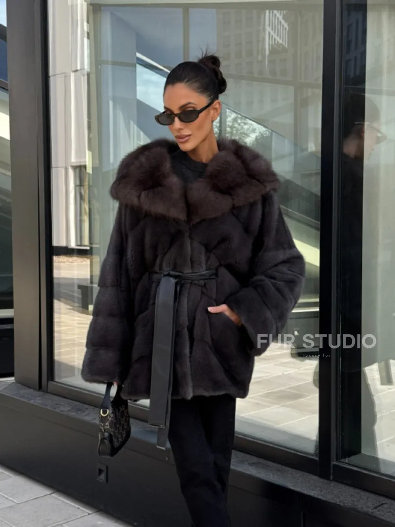 Норковый полушубок с меховым капюшоном из куницы, цвет графит - фото 9