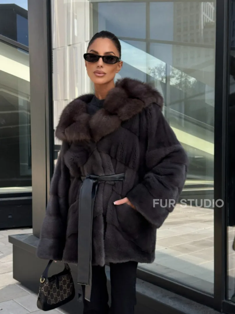 Норковый полушубок с меховым капюшоном из куницы, цвет графит - фото 0