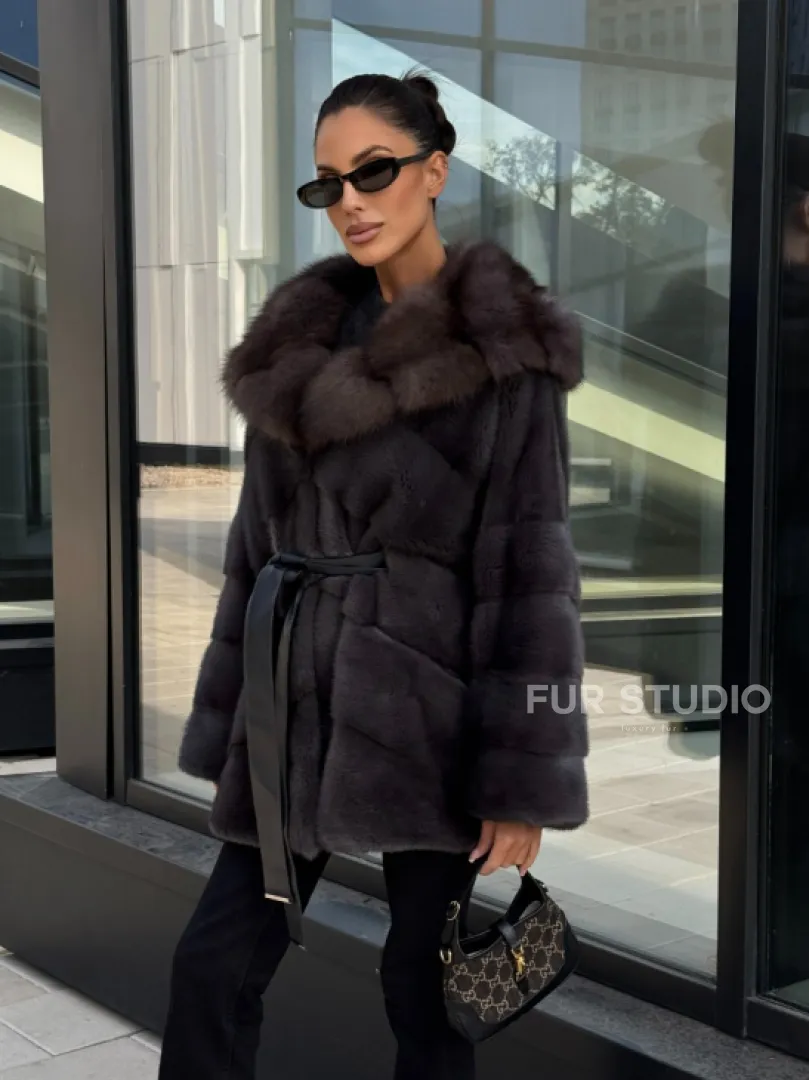 Норковый полушубок с меховым капюшоном из куницы, цвет графит - фото 4