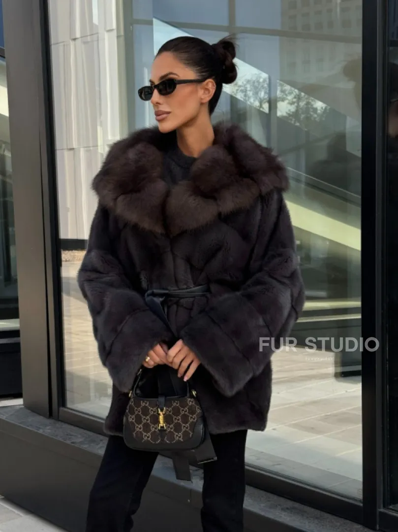 Норковый полушубок с меховым капюшоном из куницы, цвет графит - фото 3