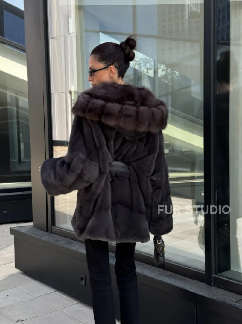 Норковый полушубок с меховым капюшоном из куницы, цвет графит - фото 13